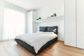 ALTIDO Superb Flat with Balcony